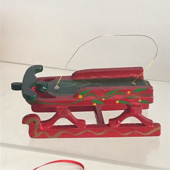 Lot of 7 Vintage Christmas Ornaments Made Of Wood, Metal, Plastic, Felt & Yarn - Picture 5 of 16